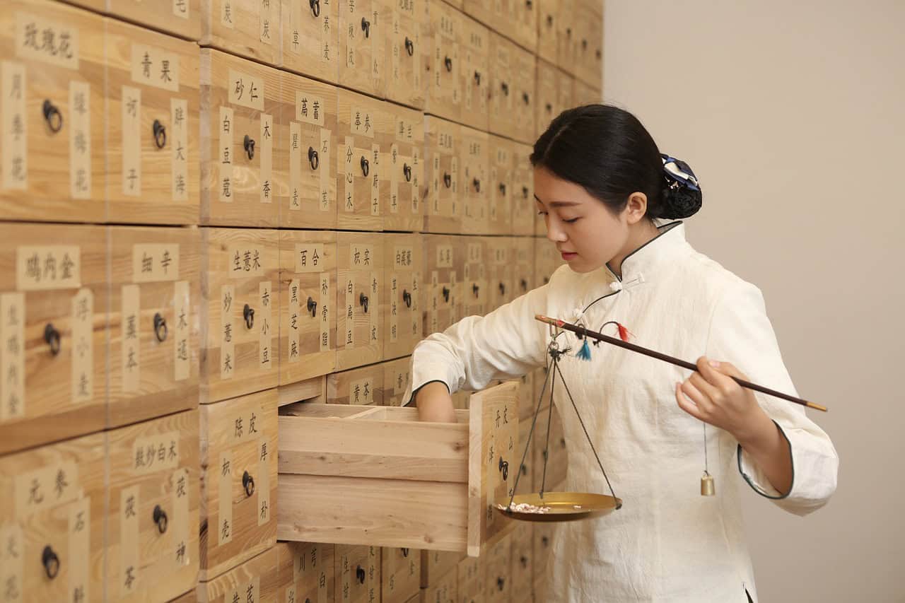 chinese medicine, fill a prescription, traditional chinese medicine, keep in good health, physician, female, chinese medicine, chinese medicine, chinese medicine, chinese medicine, chinese medicine